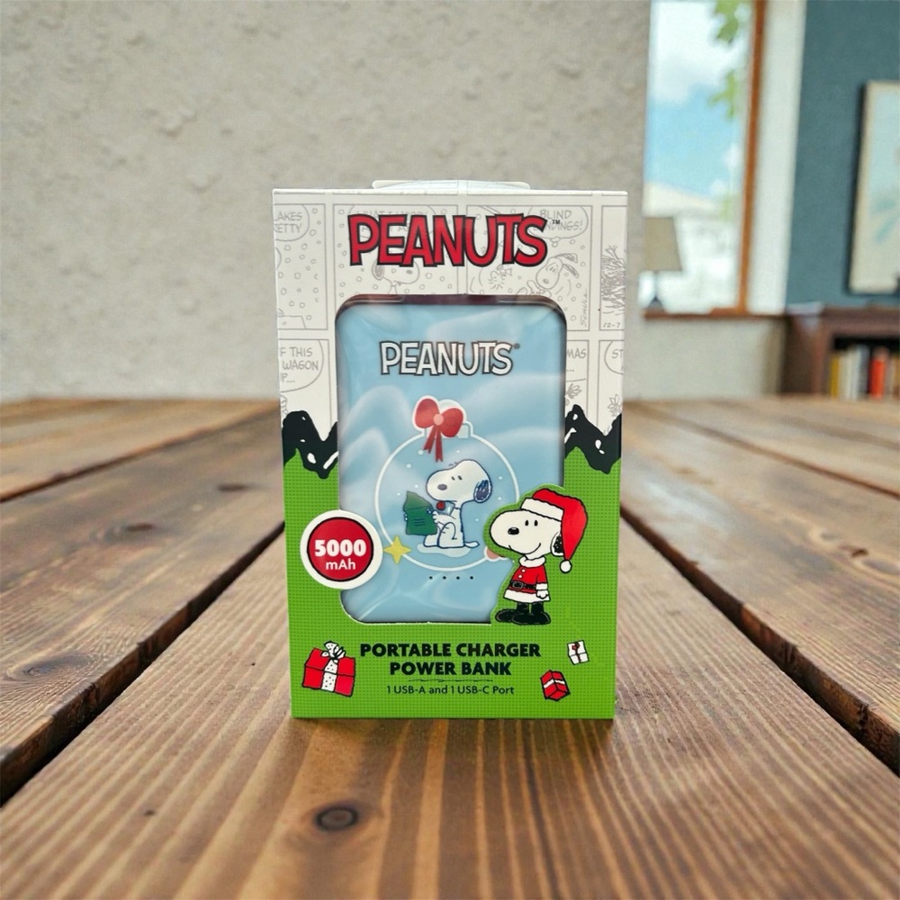 Peanuts Snoopy Portable Charger Power Bank NWT